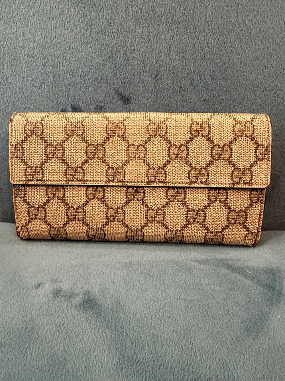 Gucci Beige GG Canvas Wallet with Pink Snap Tab - Picture 2 of 5